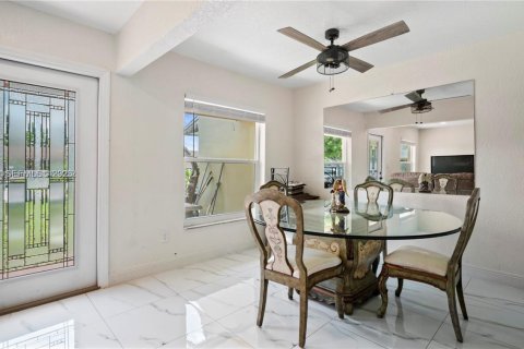 Купить таунхаус в Майами-Гарденс, Флорида 3 спальни, 126.81м2, № 1989483 - фото 5