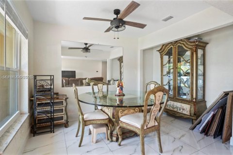 Купить таунхаус в Майами-Гарденс, Флорида 3 спальни, 126.81м2, № 1989483 - фото 3