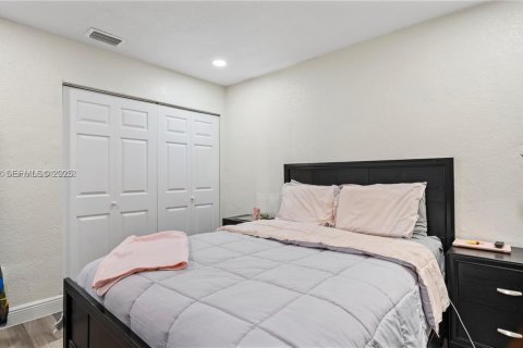 Купить таунхаус в Майами-Гарденс, Флорида 3 спальни, 126.81м2, № 1989483 - фото 18