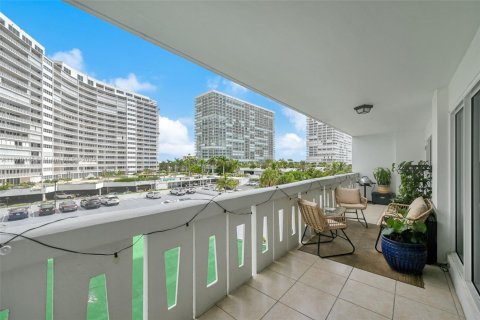 Condominio en venta en Fort Lauderdale, Florida, 3 dormitorios, 200.76 m2 № 2036710 - foto 25