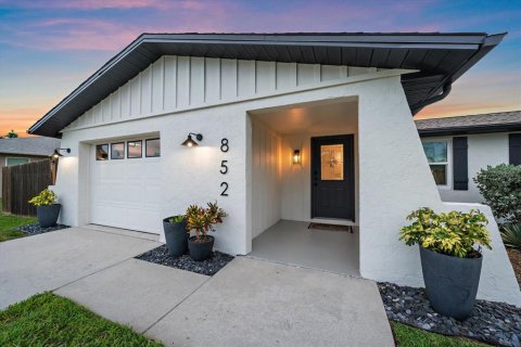 House in Venice, Florida 2 bedrooms, 84.91 sq.m. № 2353387