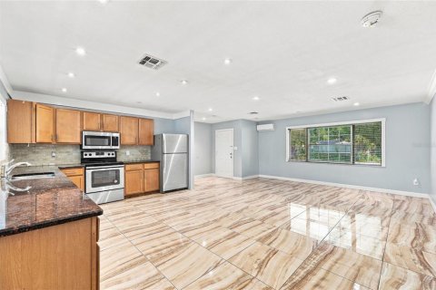 Villa ou maison à louer à Winter Park, Floride: 5 chambres, 213.68 m2 № 2361323 - photo 10