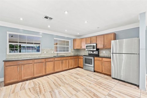 Villa ou maison à louer à Winter Park, Floride: 5 chambres, 213.68 m2 № 2361323 - photo 8