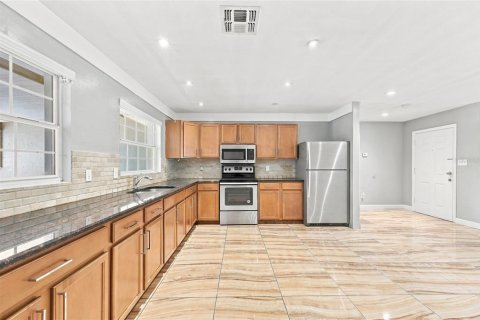 Villa ou maison à louer à Winter Park, Floride: 5 chambres, 213.68 m2 № 2361323 - photo 9