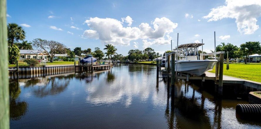 Casa en Stuart, Florida 4 dormitorios, 265.51 m2 № 1077066