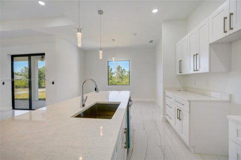 Купить виллу или дом в Лихай-Эйкерс, Флорида 3 спальни, 148.92м2, № 1954904 - фото 11