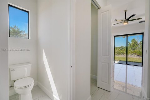 Купить виллу или дом в Лихай-Эйкерс, Флорида 3 спальни, 148.92м2, № 1954904 - фото 24