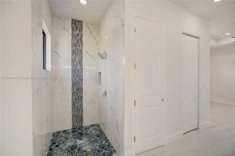 Купить виллу или дом в Лихай-Эйкерс, Флорида 3 спальни, 148.92м2, № 1954904 - фото 17