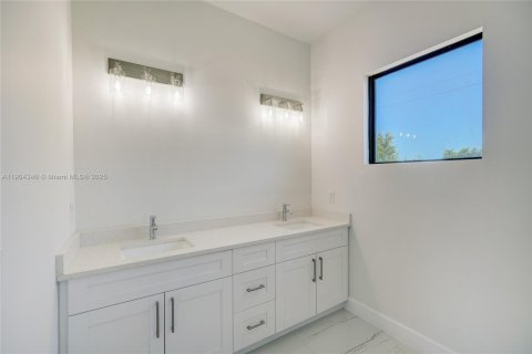 Купить виллу или дом в Лихай-Эйкерс, Флорида 3 спальни, 148.92м2, № 1954904 - фото 15