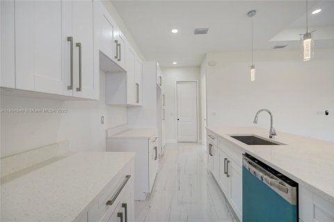 Купить виллу или дом в Лихай-Эйкерс, Флорида 3 спальни, 148.92м2, № 1954904 - фото 10