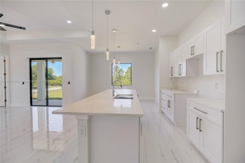 Купить виллу или дом в Лихай-Эйкерс, Флорида 3 спальни, 148.92м2, № 1954904 - фото 8