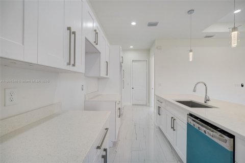 Купить виллу или дом в Лихай-Эйкерс, Флорида 3 спальни, 148.92м2, № 1954904 - фото 9