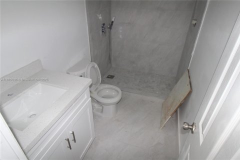 Купить виллу или дом в Хайалиа, Флорида 5 спален, 168.71м2, № 1890450 - фото 9