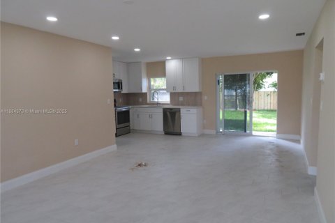 House in Homestead, Florida 3 bedrooms, 106.28 sq.m. № 1930190 - photo 9