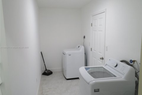House in Homestead, Florida 3 bedrooms, 106.28 sq.m. № 1930190 - photo 10