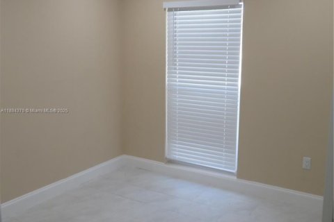 House in Homestead, Florida 3 bedrooms, 106.28 sq.m. № 1930190 - photo 11