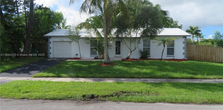 House in Homestead, Florida 3 bedrooms, 106.28 sq.m. № 1930190