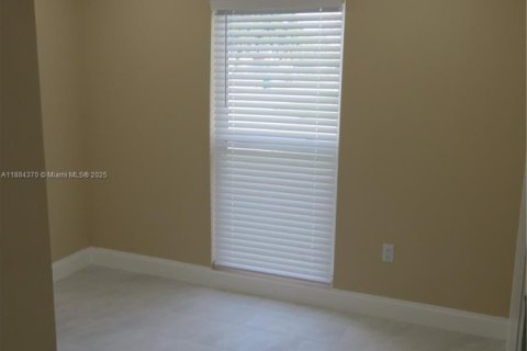 House in Homestead, Florida 3 bedrooms, 106.28 sq.m. № 1930190 - photo 15