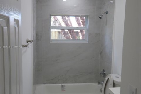 House in Homestead, Florida 3 bedrooms, 106.28 sq.m. № 1930190 - photo 12