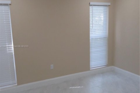 House in Homestead, Florida 3 bedrooms, 106.28 sq.m. № 1930190 - photo 16