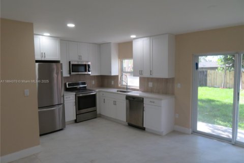 House in Homestead, Florida 3 bedrooms, 106.28 sq.m. № 1930190 - photo 7