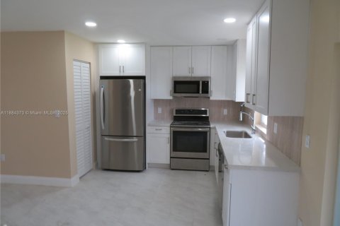 House in Homestead, Florida 3 bedrooms, 106.28 sq.m. № 1930190 - photo 8