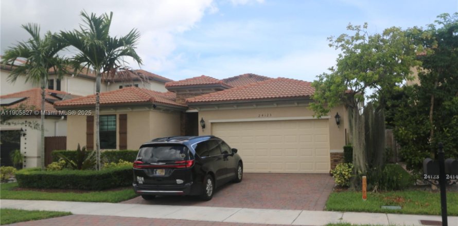 House in Homestead, Florida 4 bedrooms, 180.23 sq.m. № 1956982