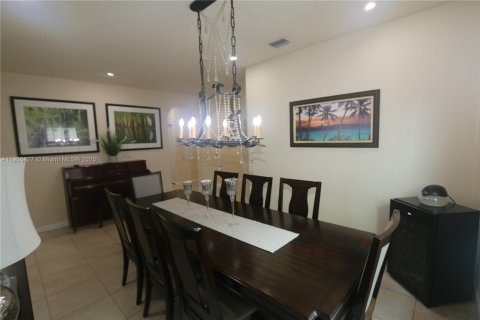 House in Homestead, Florida 4 bedrooms, 180.23 sq.m. № 1956982 - photo 20