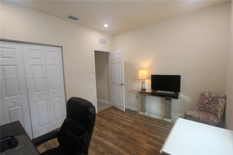 House in Homestead, Florida 4 bedrooms, 180.23 sq.m. № 1956982 - photo 12