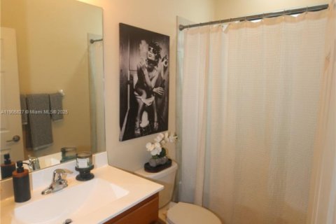 House in Homestead, Florida 4 bedrooms, 180.23 sq.m. № 1956982 - photo 14