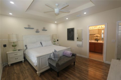 House in Homestead, Florida 4 bedrooms, 180.23 sq.m. № 1956982 - photo 29