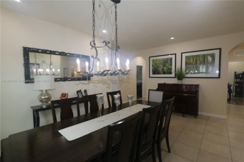 House in Homestead, Florida 4 bedrooms, 180.23 sq.m. № 1956982 - photo 21