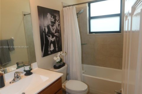 House in Homestead, Florida 4 bedrooms, 180.23 sq.m. № 1956982 - photo 13