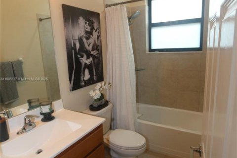 House in Homestead, Florida 4 bedrooms, 180.23 sq.m. № 1956982 - photo 17