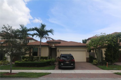 House in Homestead, Florida 4 bedrooms, 180.23 sq.m. № 1956982 - photo 2