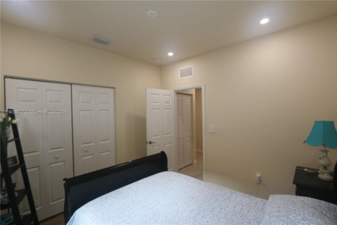 House in Homestead, Florida 4 bedrooms, 180.23 sq.m. № 1956982 - photo 26