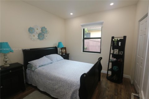 House in Homestead, Florida 4 bedrooms, 180.23 sq.m. № 1956982 - photo 25