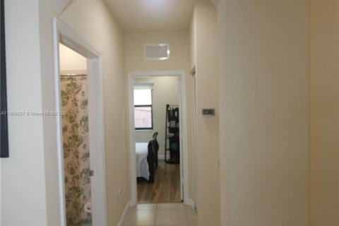 House in Homestead, Florida 4 bedrooms, 180.23 sq.m. № 1956982 - photo 22