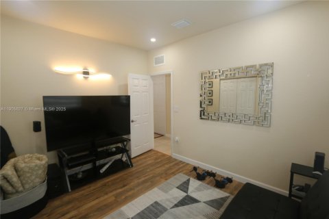 House in Homestead, Florida 4 bedrooms, 180.23 sq.m. № 1956982 - photo 16