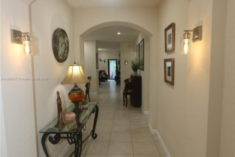 House in Homestead, Florida 4 bedrooms, 180.23 sq.m. № 1956982 - photo 8