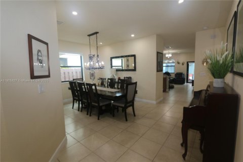 House in Homestead, Florida 4 bedrooms, 180.23 sq.m. № 1956982 - photo 18