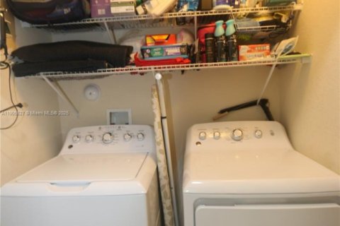 House in Homestead, Florida 4 bedrooms, 180.23 sq.m. № 1956982 - photo 27