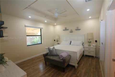 House in Homestead, Florida 4 bedrooms, 180.23 sq.m. № 1956982 - photo 28