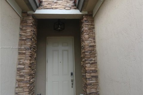 House in Homestead, Florida 4 bedrooms, 180.23 sq.m. № 1956982 - photo 7