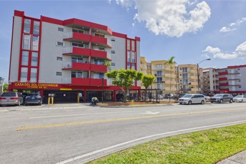 Condo in Hialeah, Florida, 2 bedrooms № 1959988 - photo 5