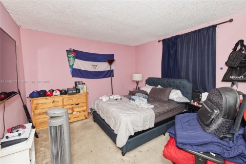 Condo in Hialeah, Florida, 2 bedrooms № 1959988 - photo 16