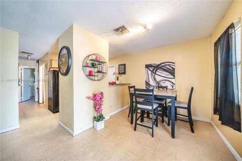 House in Fort Lauderdale, Florida 3 bedrooms, 80.27 sq.m. № 1823639 - photo 4