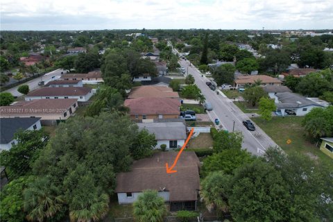 House in Fort Lauderdale, Florida 3 bedrooms, 80.27 sq.m. № 1823639 - photo 1