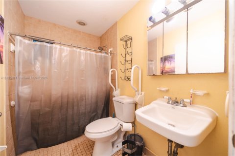 House in Fort Lauderdale, Florida 3 bedrooms, 80.27 sq.m. № 1823639 - photo 12