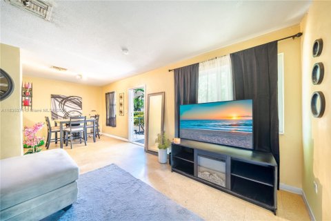 House in Fort Lauderdale, Florida 3 bedrooms, 80.27 sq.m. № 1823639 - photo 8